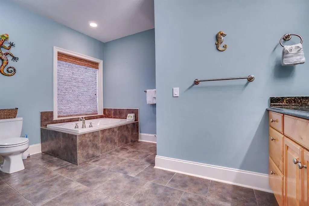 Semesterbostad Amzg Gulf View,4 Bd/3.5 Bath Home, Pvt Heated Pool Panama City Beach